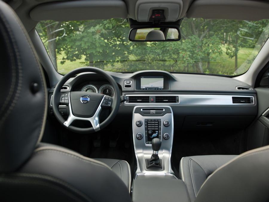  Volvo V70 R-Design 2011 года  (фото 17 из 23)